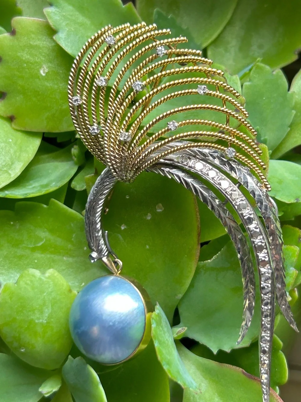 Vintage 14k yellow & white gold diamonds bird 16mm blue mabe Pearl Drop Brooch